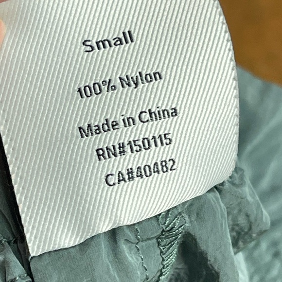 Varley Womens size small Tulair high rise shorts green - Picture 4 of 6